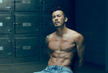 沈震轩-《蓝天白云》粤语中文音译歌词谐音发音-歌曲谐音网